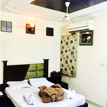 Hotel Milan Deluxe New Delhi Buitenkant foto