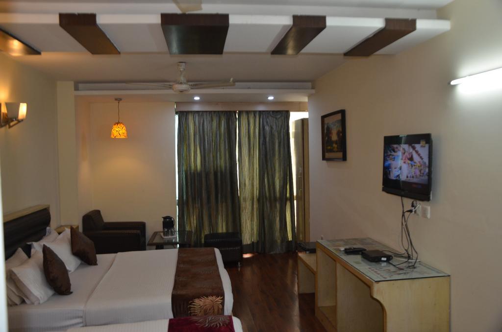 Hotel Milan Deluxe New Delhi Buitenkant foto