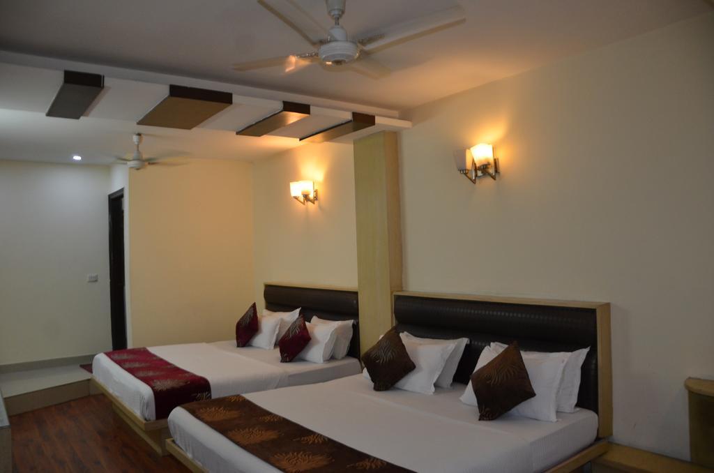 Hotel Milan Deluxe New Delhi Buitenkant foto