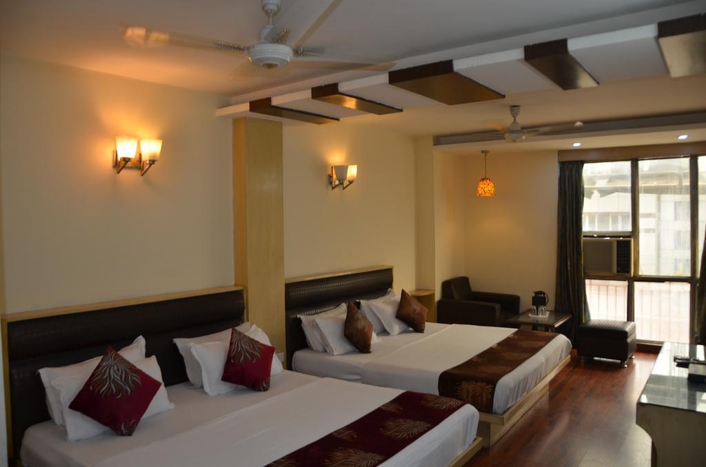 Hotel Milan Deluxe New Delhi Buitenkant foto