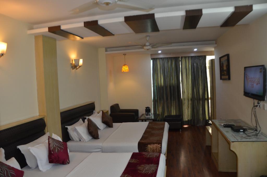 Hotel Milan Deluxe New Delhi Buitenkant foto