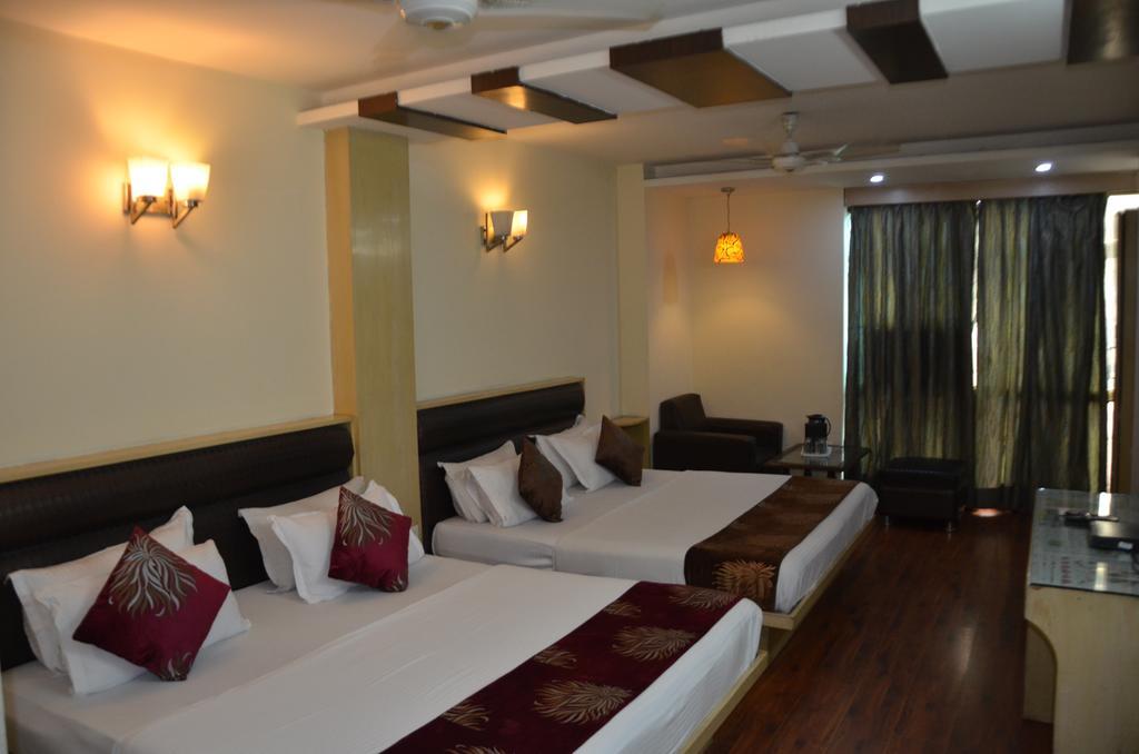 Hotel Milan Deluxe New Delhi Buitenkant foto