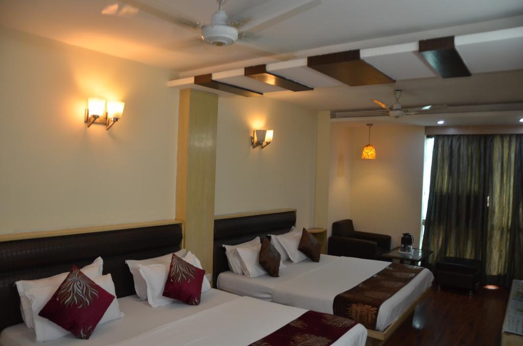 Hotel Milan Deluxe New Delhi Buitenkant foto