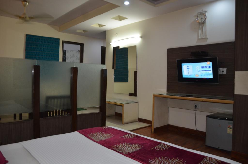 Hotel Milan Deluxe New Delhi Buitenkant foto
