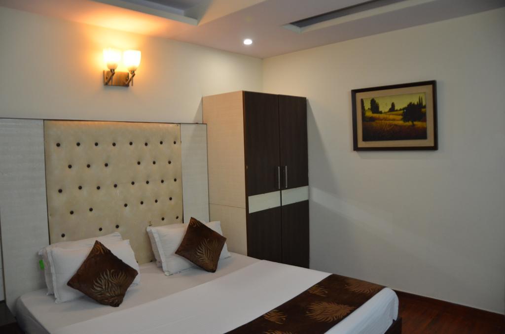 Hotel Milan Deluxe New Delhi Buitenkant foto