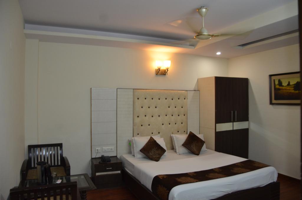 Hotel Milan Deluxe New Delhi Buitenkant foto