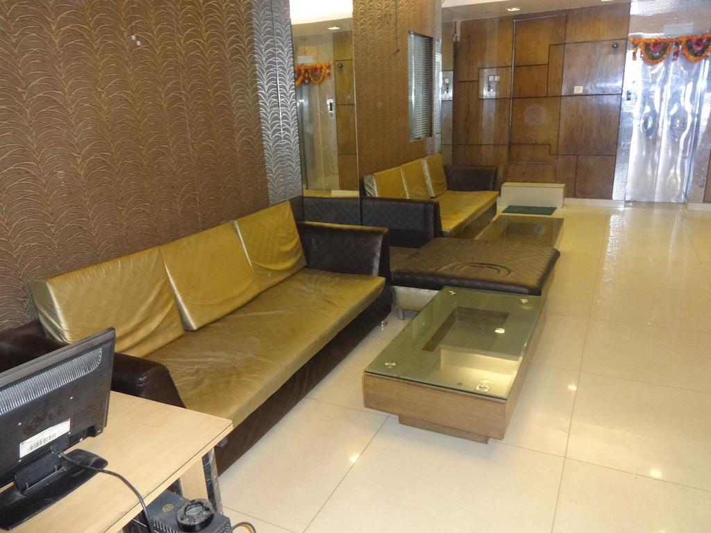 Hotel Milan Deluxe New Delhi Buitenkant foto