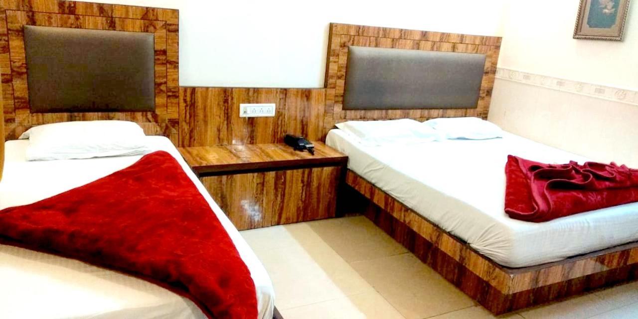 Hotel Milan Deluxe New Delhi Buitenkant foto