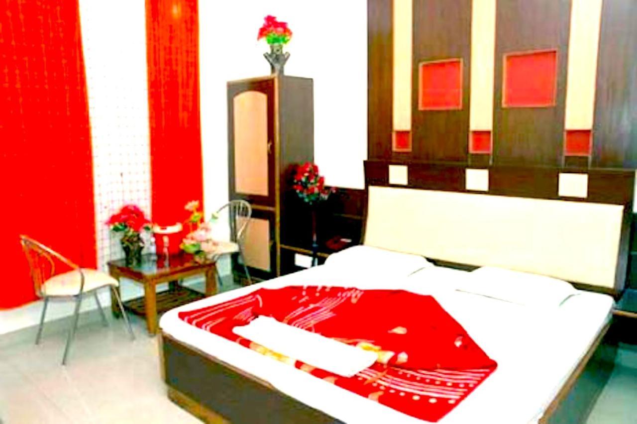 Hotel Milan Deluxe New Delhi Buitenkant foto