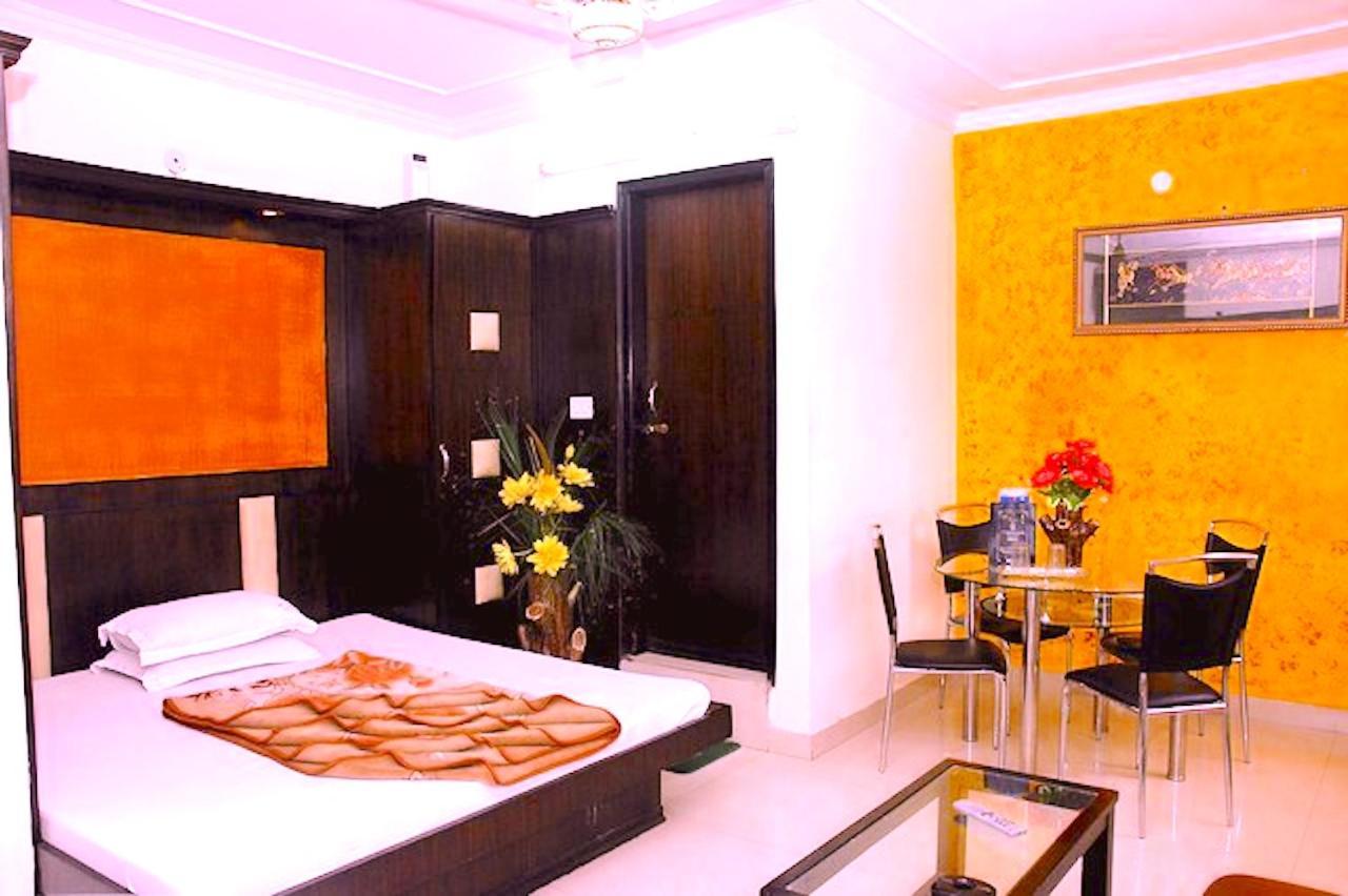 Hotel Milan Deluxe New Delhi Buitenkant foto