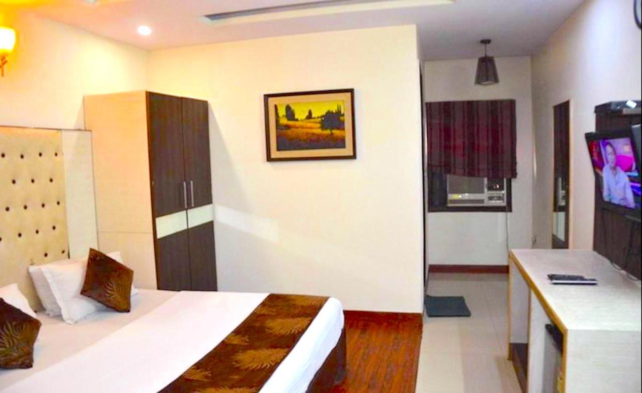 Hotel Milan Deluxe New Delhi Buitenkant foto