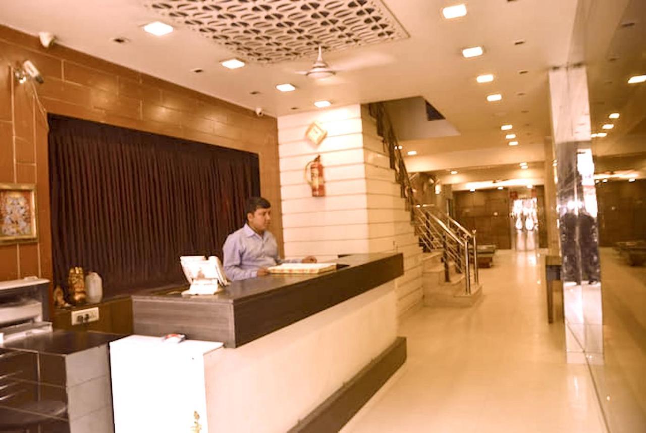 Hotel Milan Deluxe New Delhi Buitenkant foto