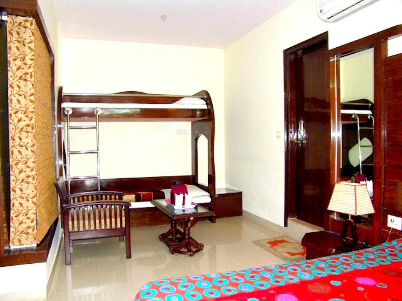 Hotel Milan Deluxe New Delhi Buitenkant foto