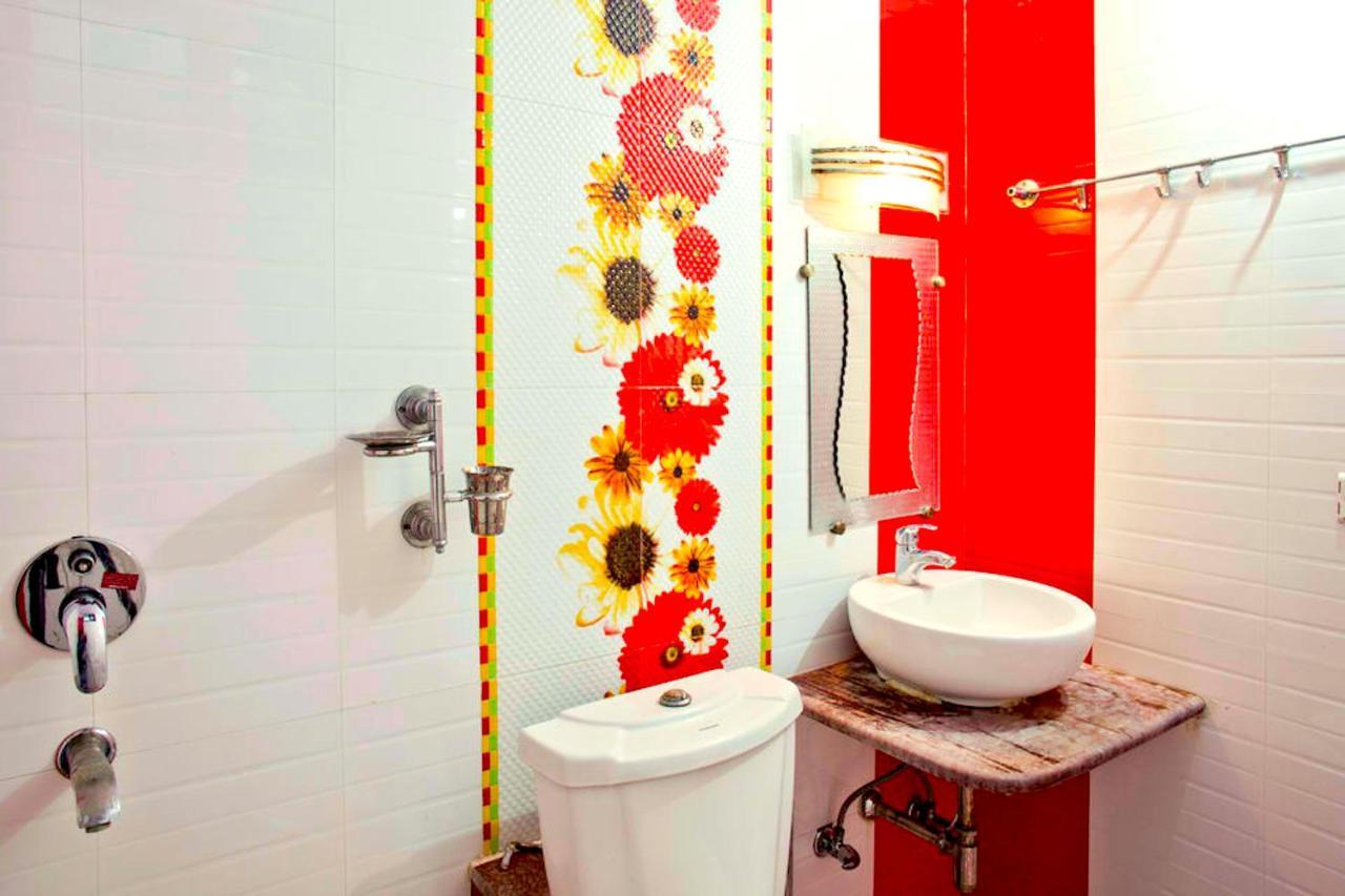 Hotel Milan Deluxe New Delhi Buitenkant foto